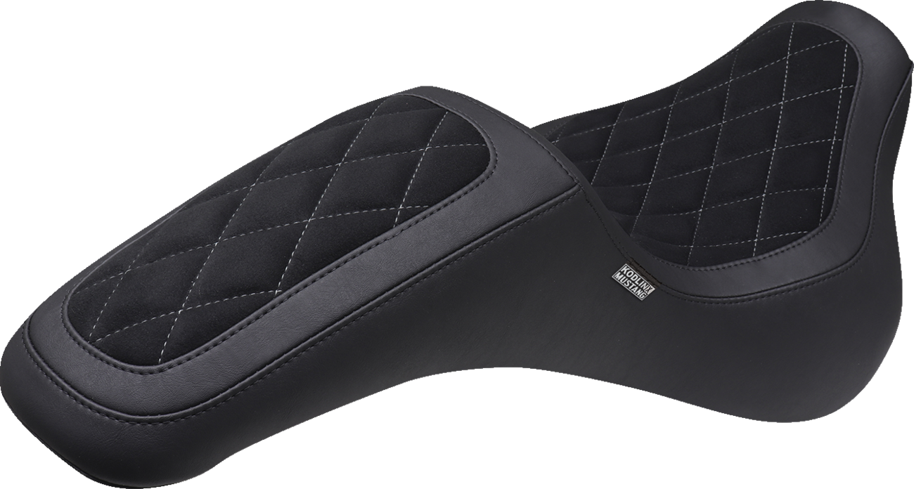 Mustang Signature Series Fastback™ - Vinyl/Alcantara® - Diamond Stitch W/ Gun Metal Thread - FX '18-'25
