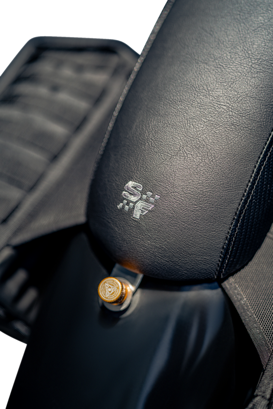 Slyfox Drifter Seat - Gray Logo - Black Vinyl W/ Slipstop - Carbon Fiber - XL '04-'22
