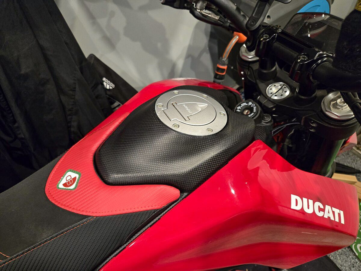 Ducabike DBK CRB192O HM 950 Carbon Tank Cover