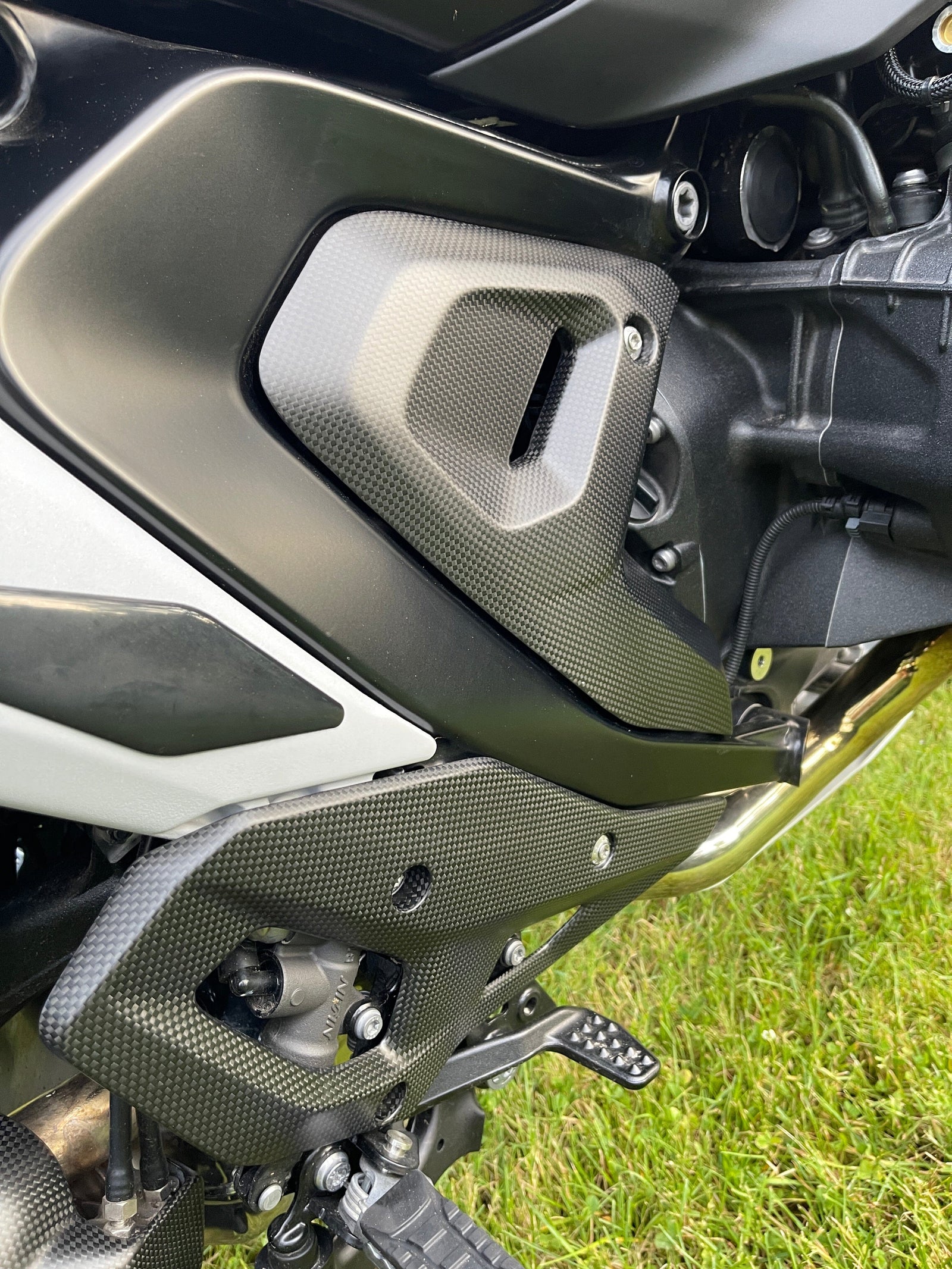 Ducabike DBK CRB182O BMW R1300GS Matt Carbon Side Panels