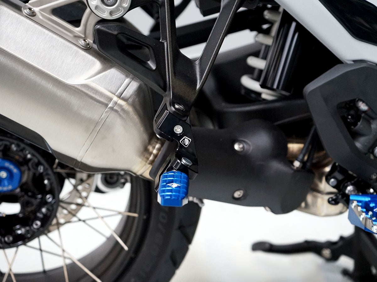 Ducabike DBK Pap05 BMW R1300GS Passenger Footpeg Comfort Kit
