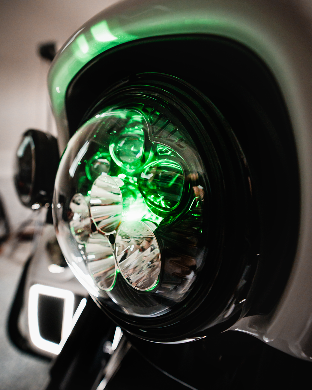 Custom Dynamics Headlight - Shark Demon® - LED - Color Changing