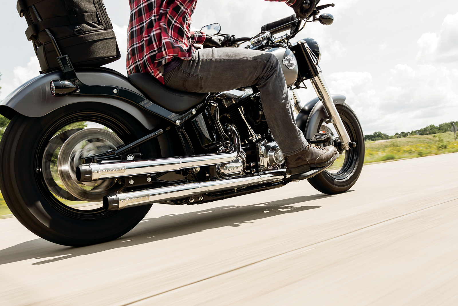 Mustang Seat - Wide Tripper™ Solo - Without Backrest - Smooth - Black