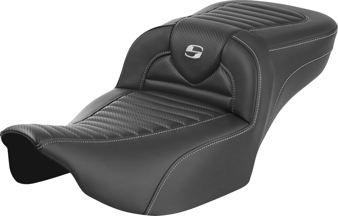Saddlemen Roadsofa™ Extended Reach Seat - Without Backrest - Tuck-N-Roll - Carbon Fiber - FLTR/FLHX '23-'24