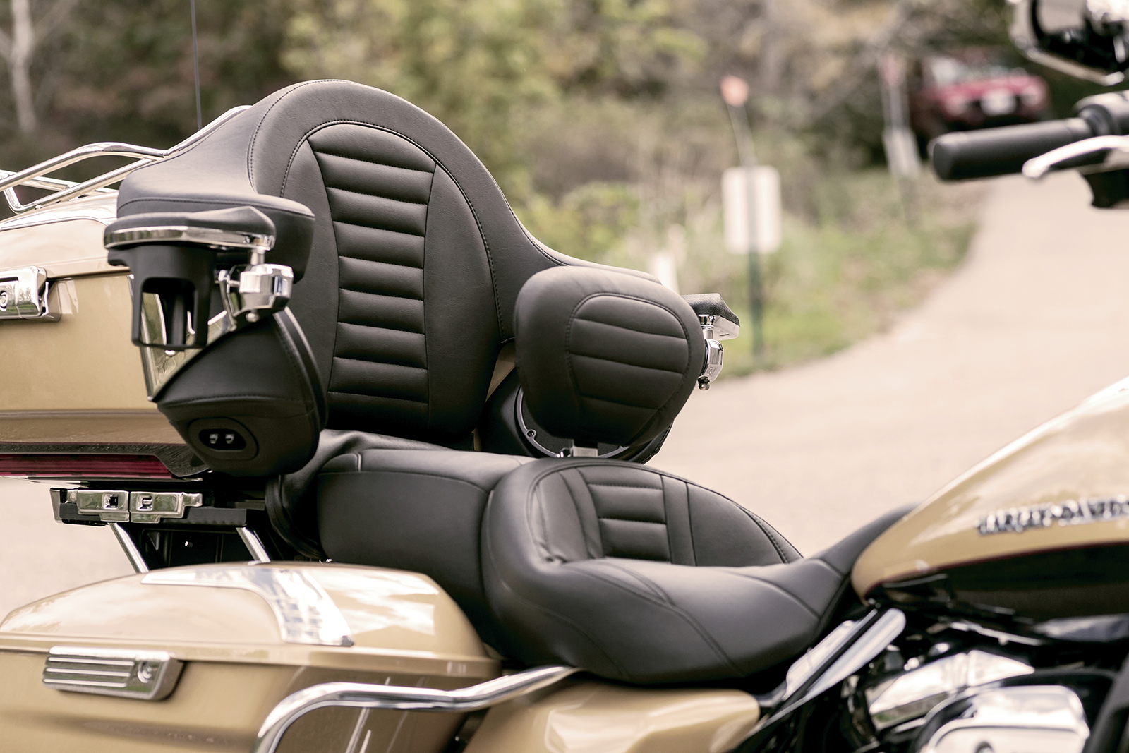 Mustang Deluxe Touring Seat - FL '08-'25
