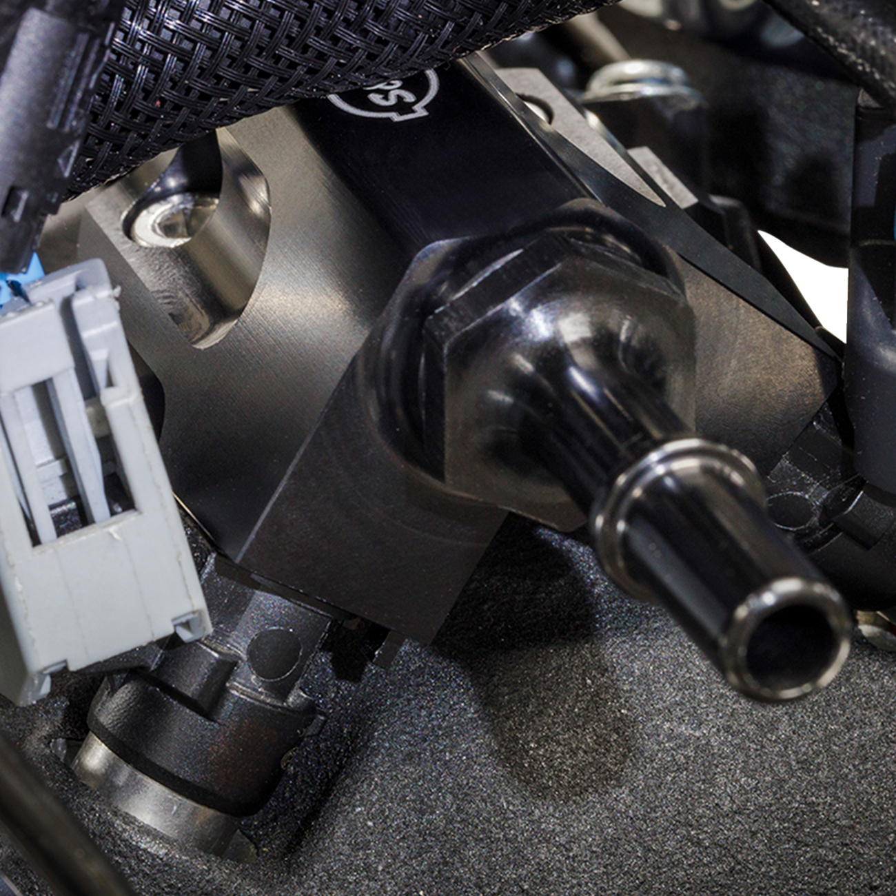 S&S Cycle Replacement Fuel Rail Kit - Black - M8 Touring