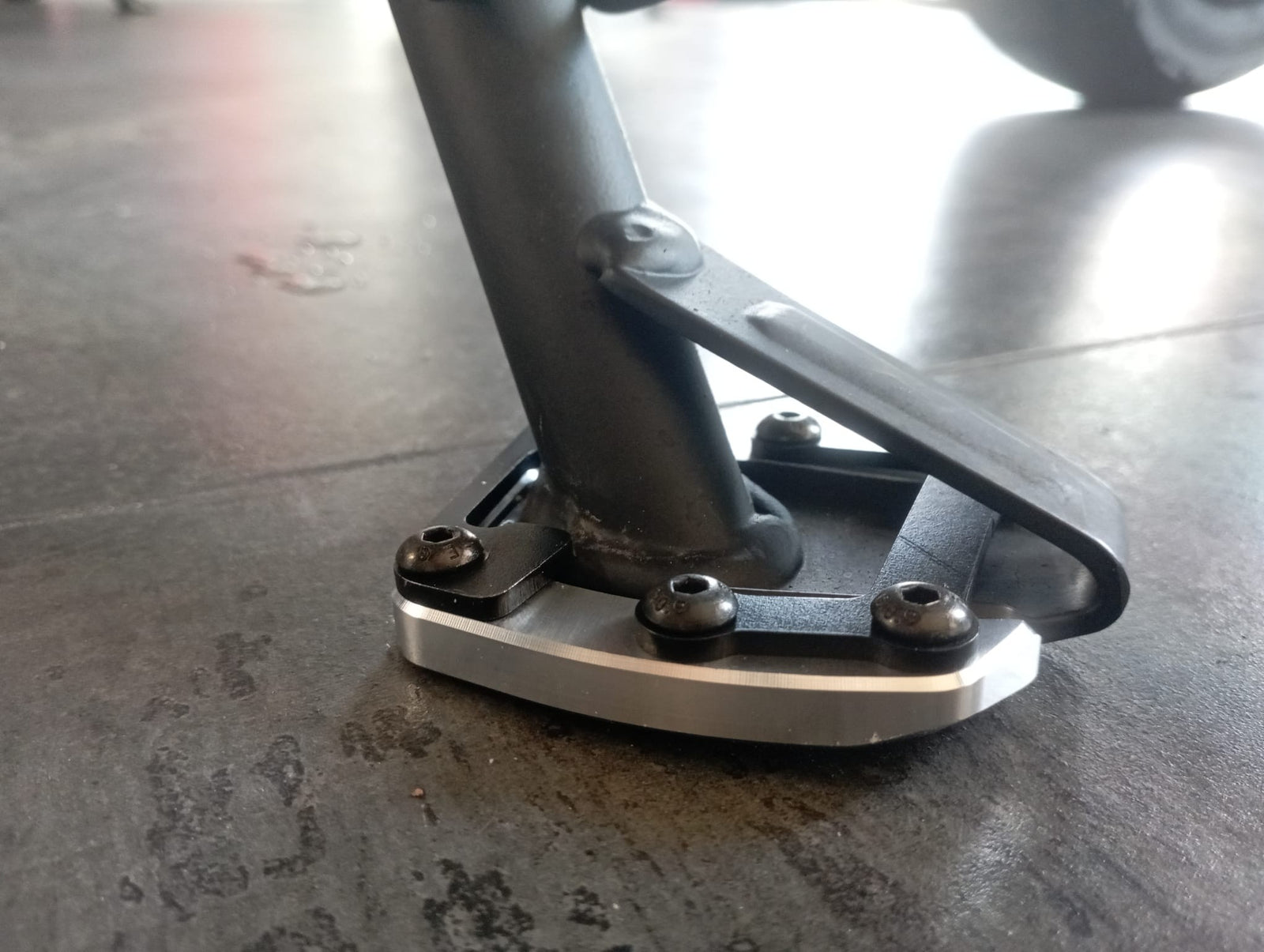 Ducabike DBK BAC05 DesertX Kickstand Pad - SILVER