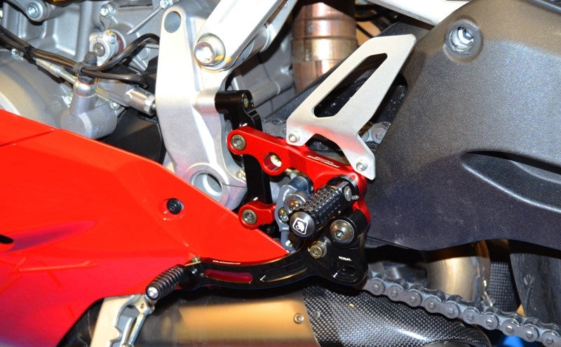 Ducabike DBK PR119903 Adjustable Rearset SBK Panigale - BLACK-RED