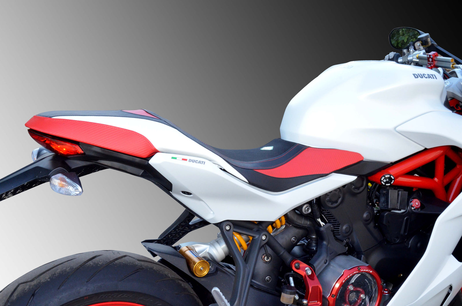 Ducabike DBK Csss01 SS My17 Seat Cover - BLACK-RED-WHITE