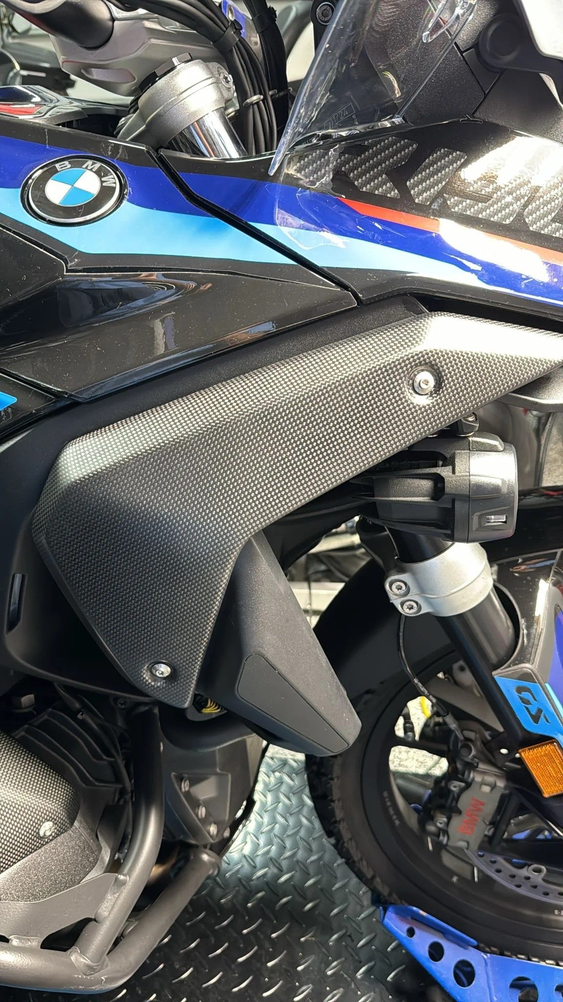 Ducabike DBK CRB180O BMW R1300GS Matt Carbon Side Panels