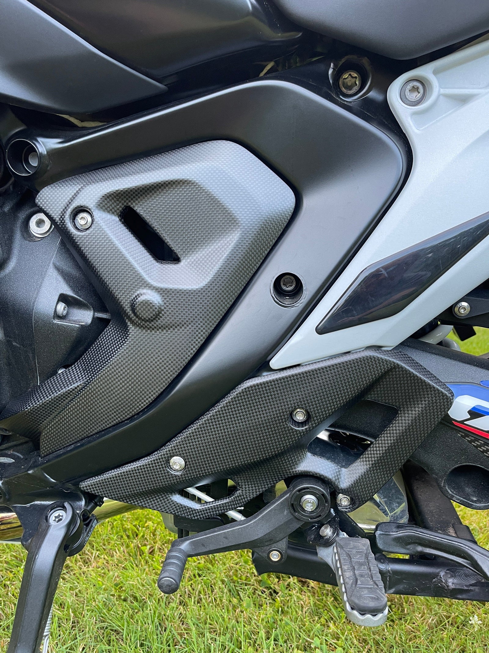 Ducabike DBK CRB182O BMW R1300GS Matt Carbon Side Panels