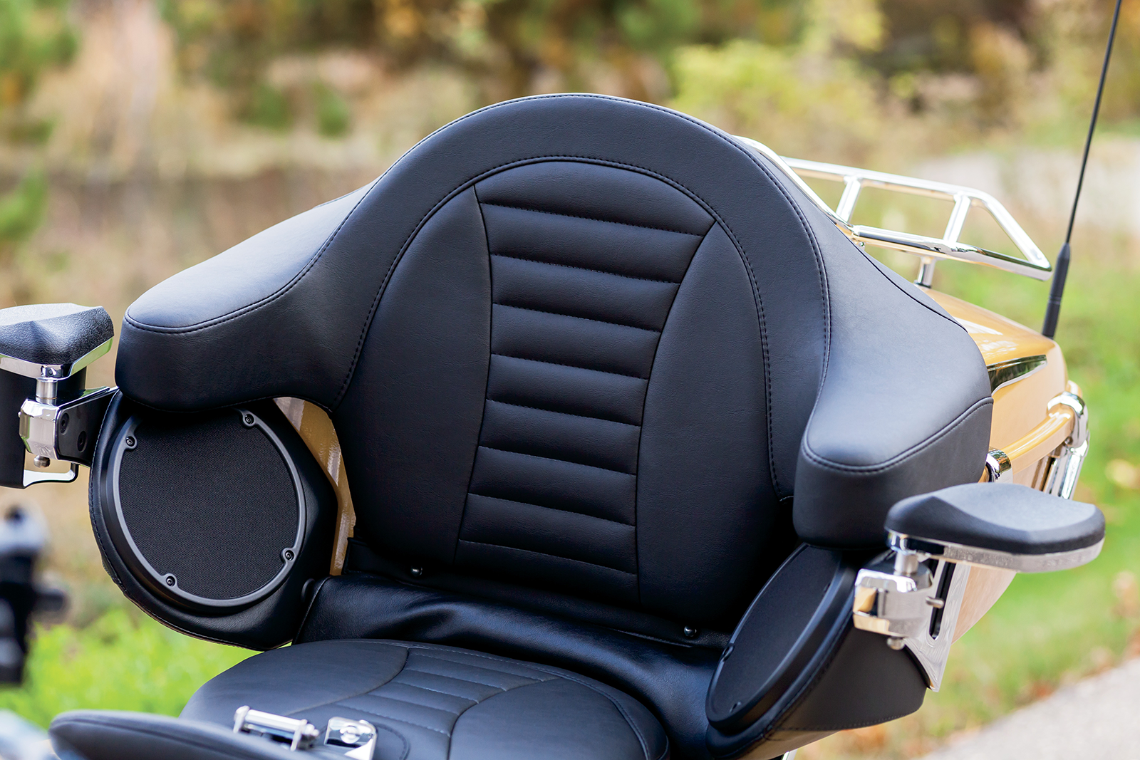 Mustang Tourbox Pad - Deluxe - FL '14-'25