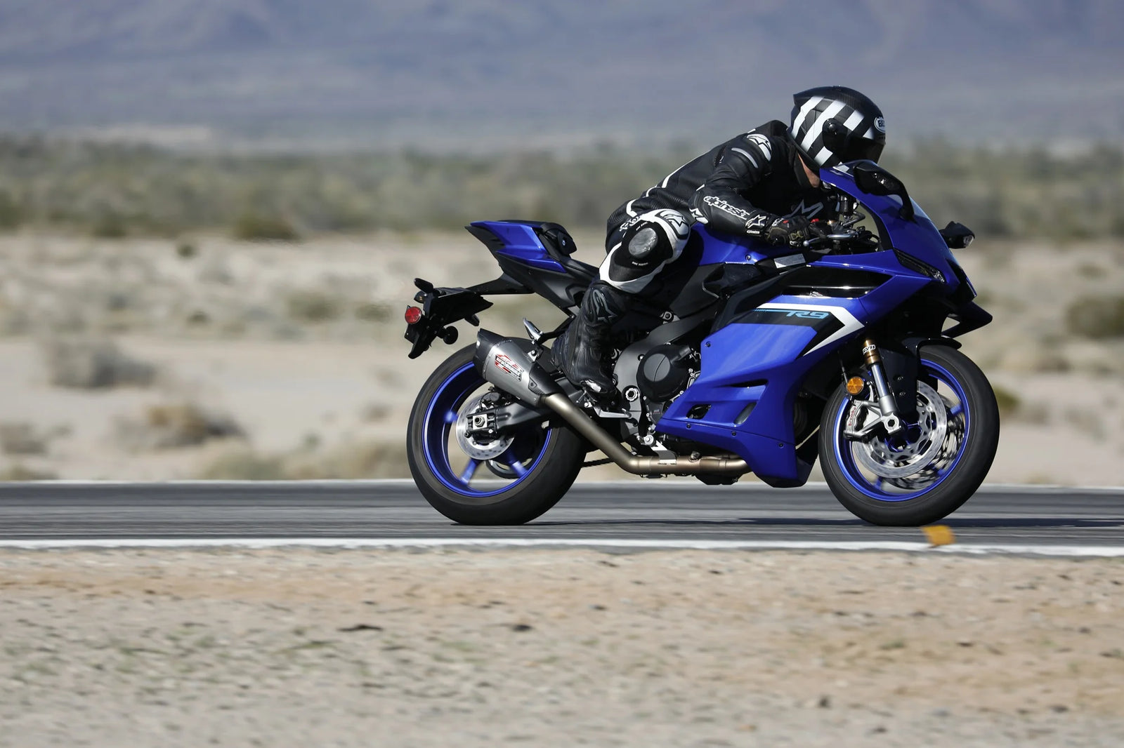 Yoshimura R9 25-26 Race AT2 Stainless Full Exhaust, W/ Stainless Muffler