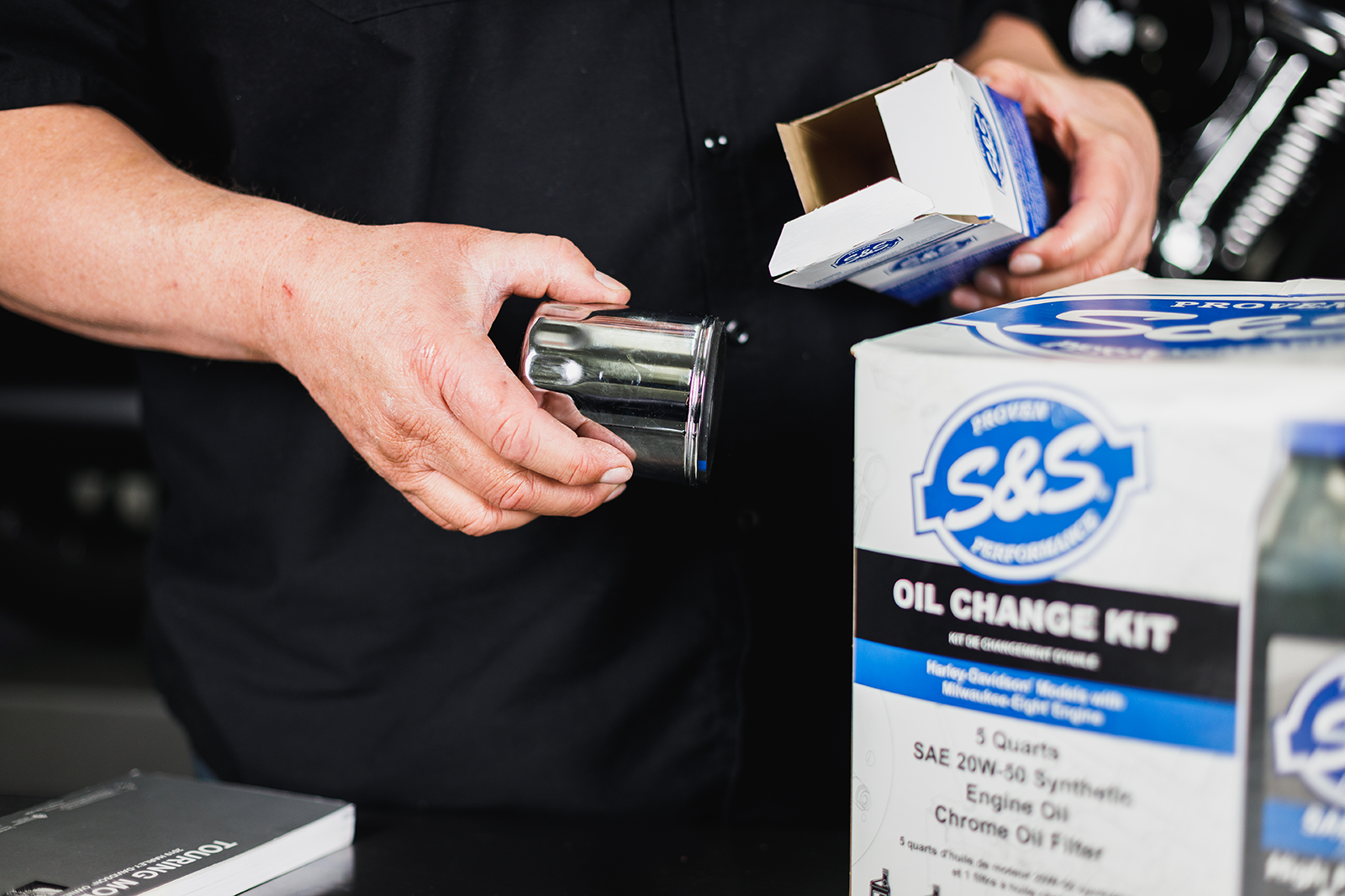 S&S Cycle Oil Change Kit - Chrome Filter - M8 - 5 US Quarts