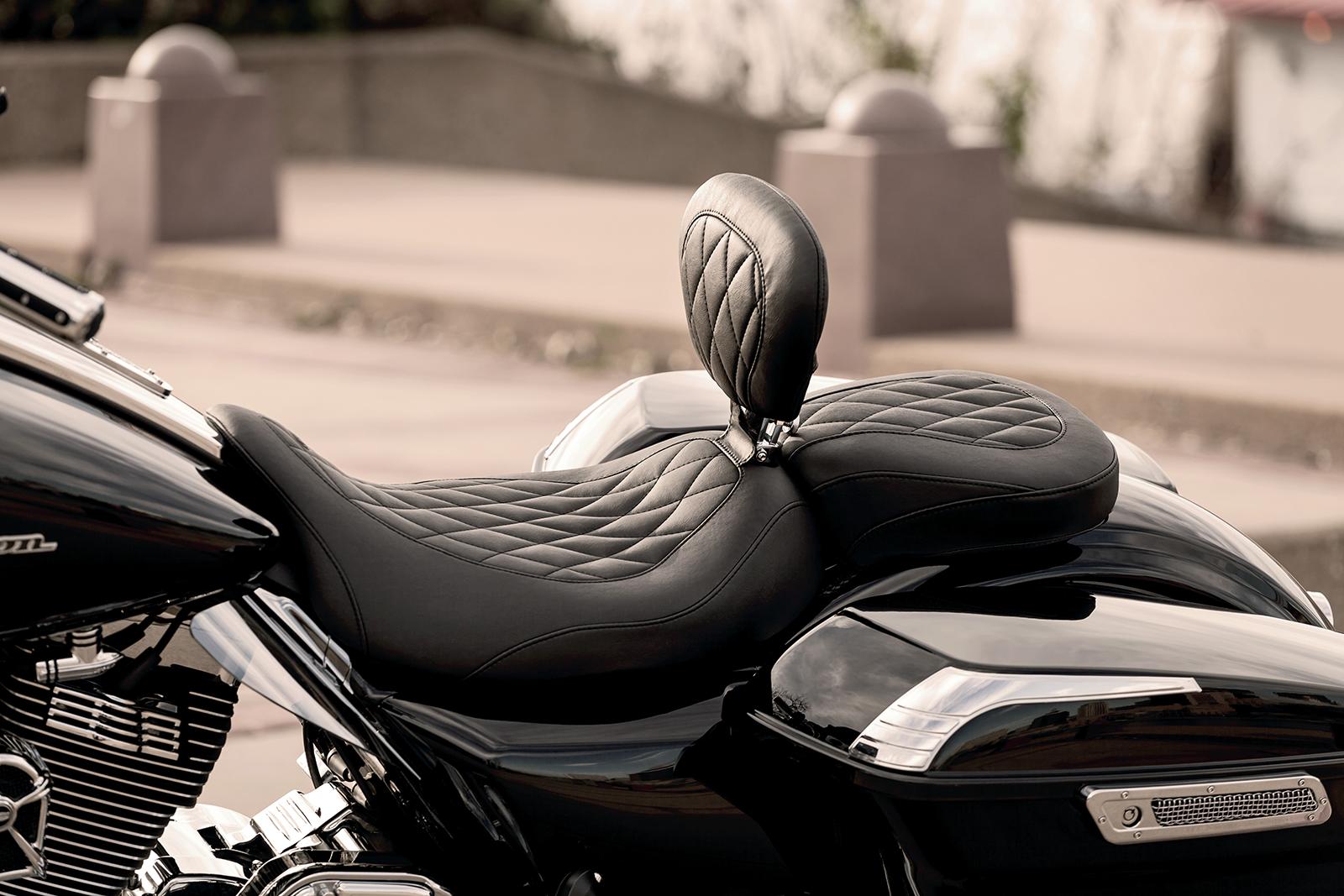 Mustang Wide Tripper Rear Seat - Diamond - FL '97-'25