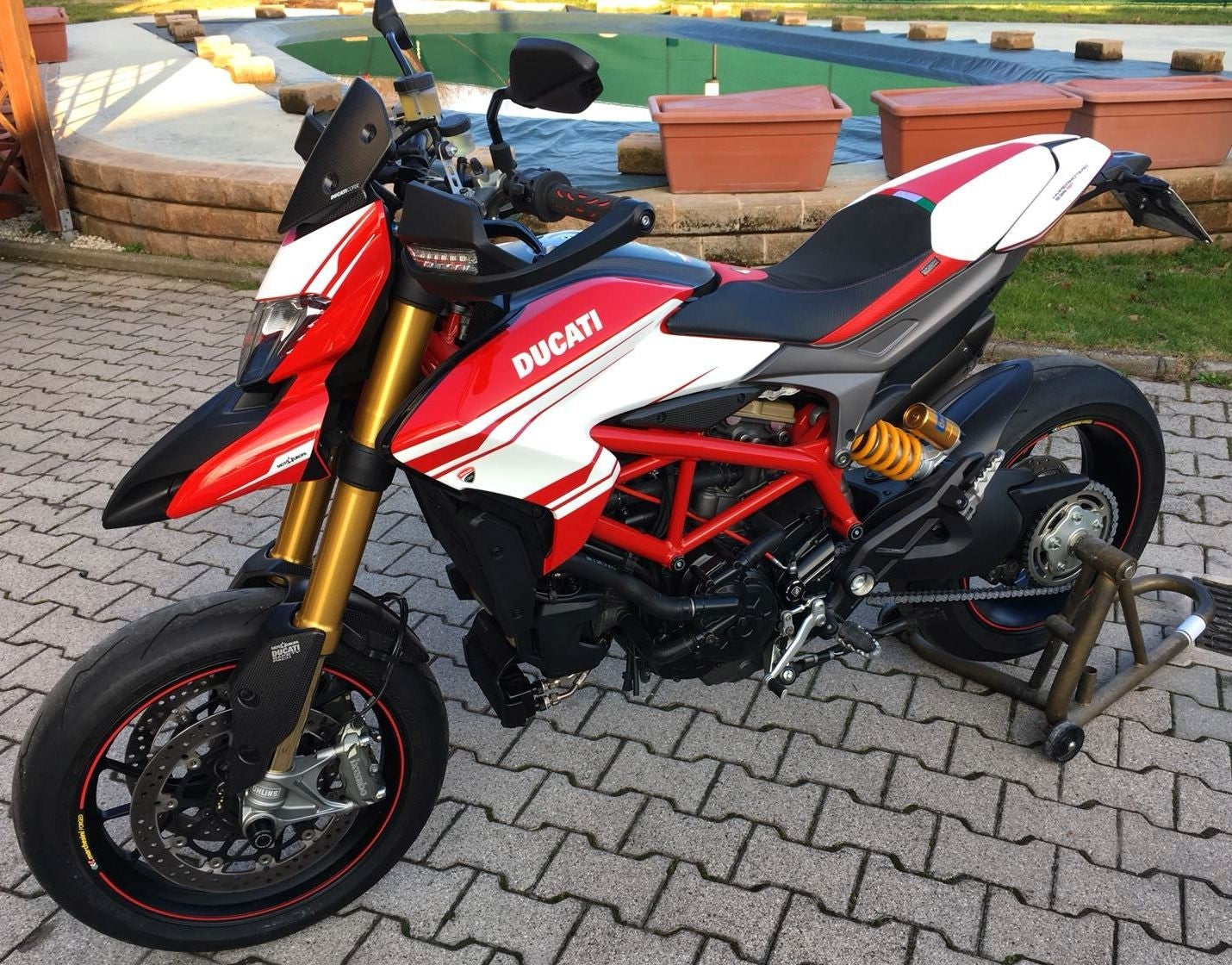 Ducabike DBK Cshm01 Hypermotard 821/939 Seat Cover - BLACK-RED