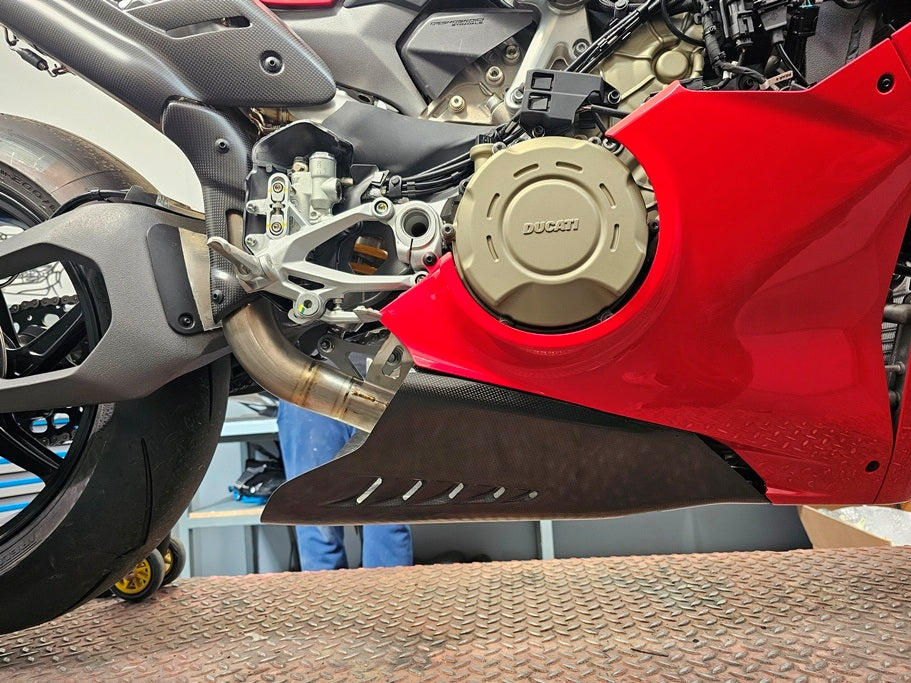 Fullsix Carbon Belly Pan - Panigale V4 2025