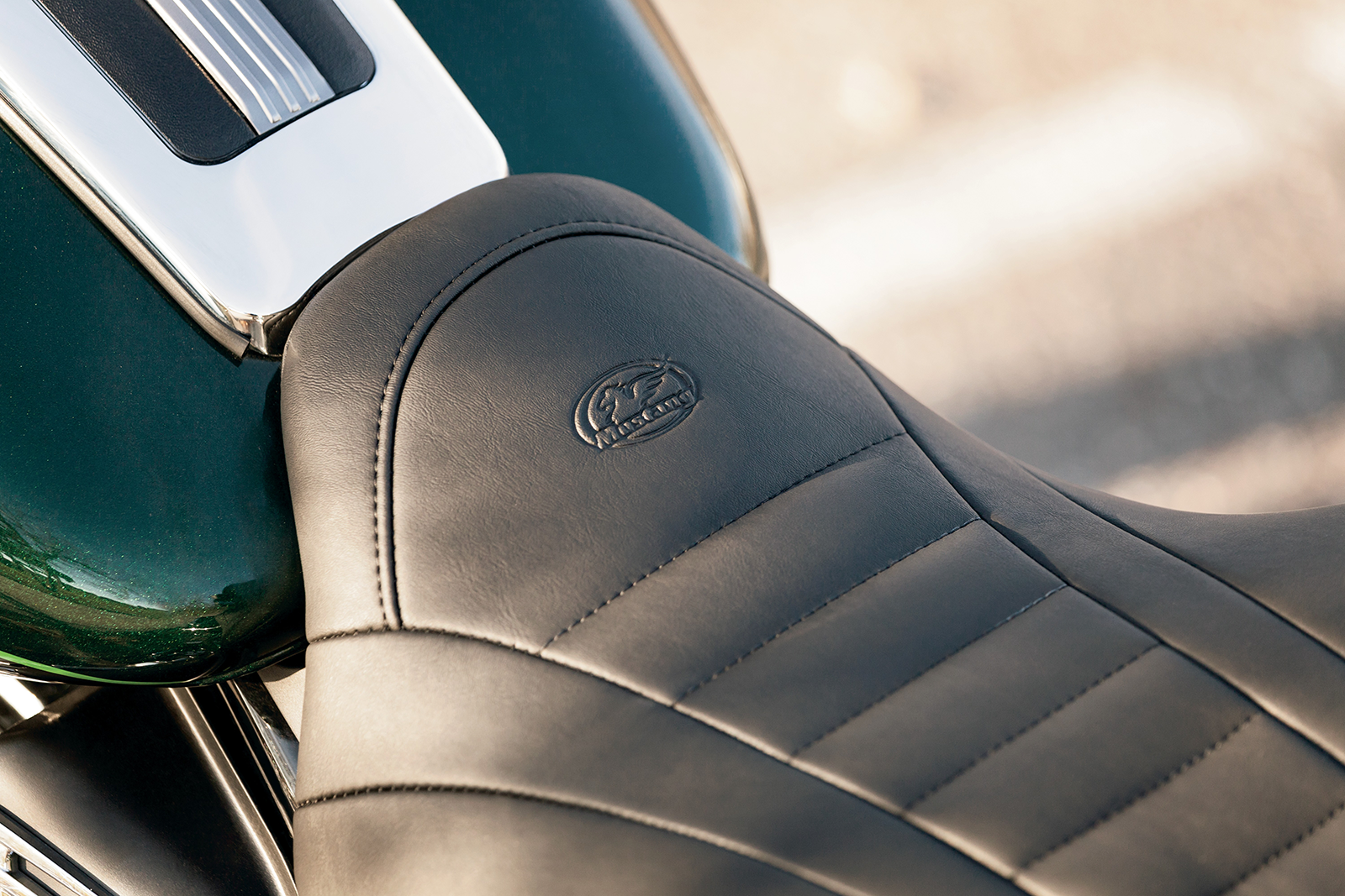 Mustang Deluxe Touring Seat - FL '08-'25