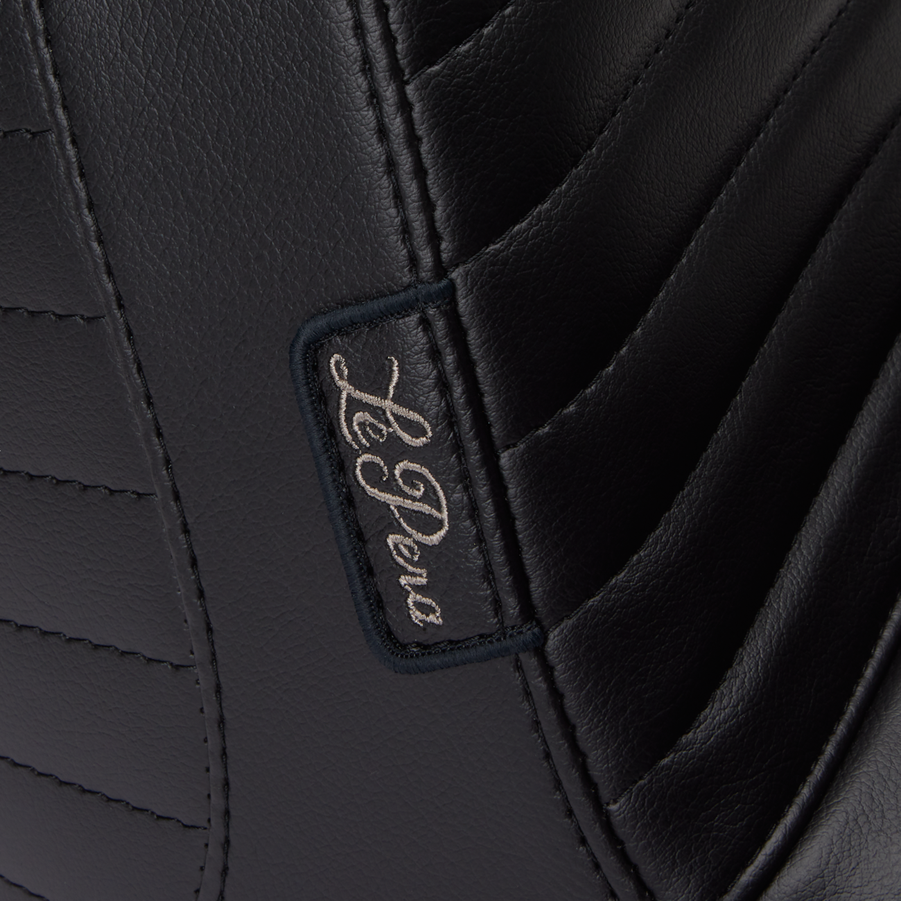 Le Pera Tailwhip Up Front Seat - Pleated - FLT/FLH '23-'25