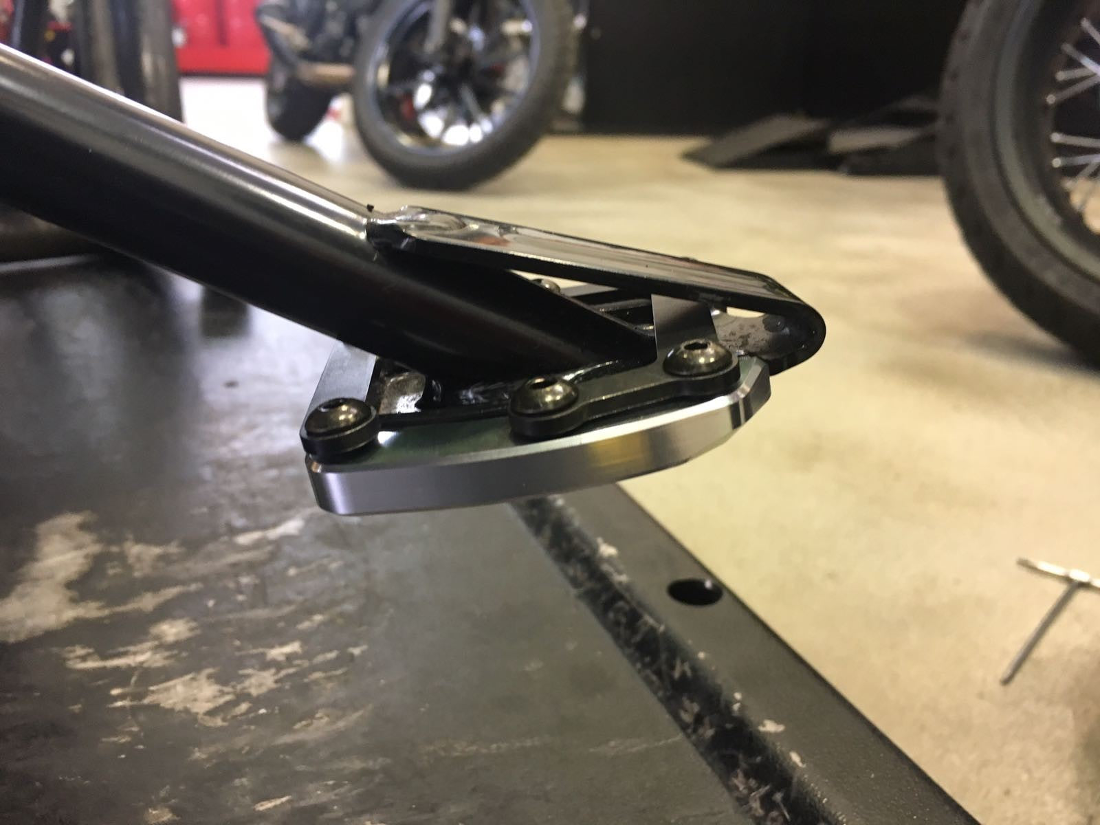 Ducabike DBK BAC02 MTS 950 Kickstand Pad - SILVER