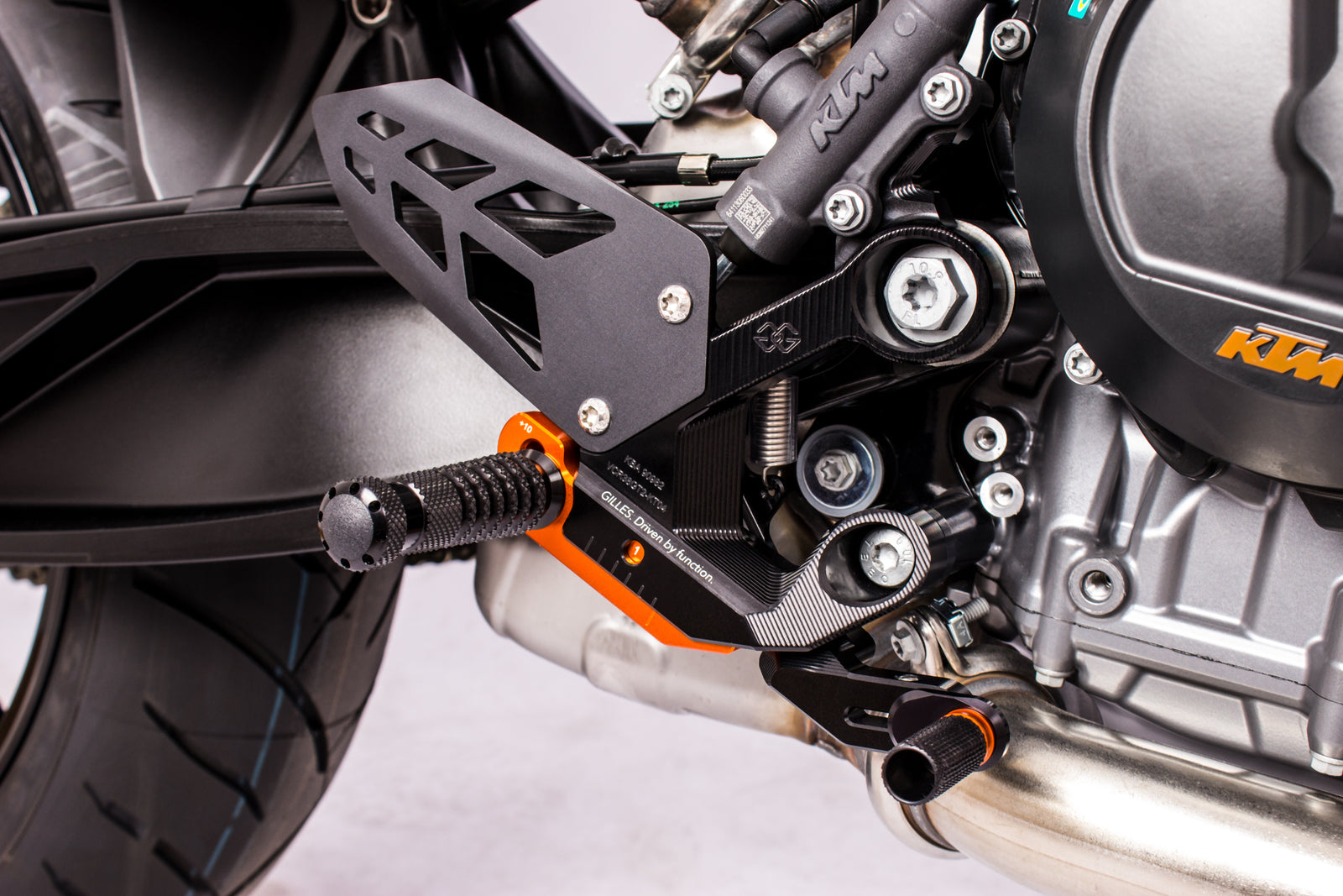 Gilles Tooling Footrest System VCR38GT2, Black/Orange