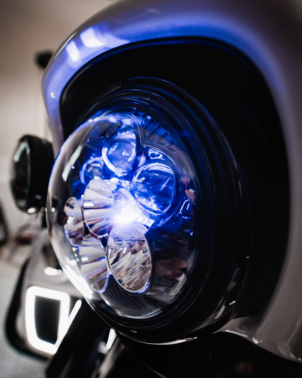 Custom Dynamics Headlight - Shark Demon® - LED - Color Changing