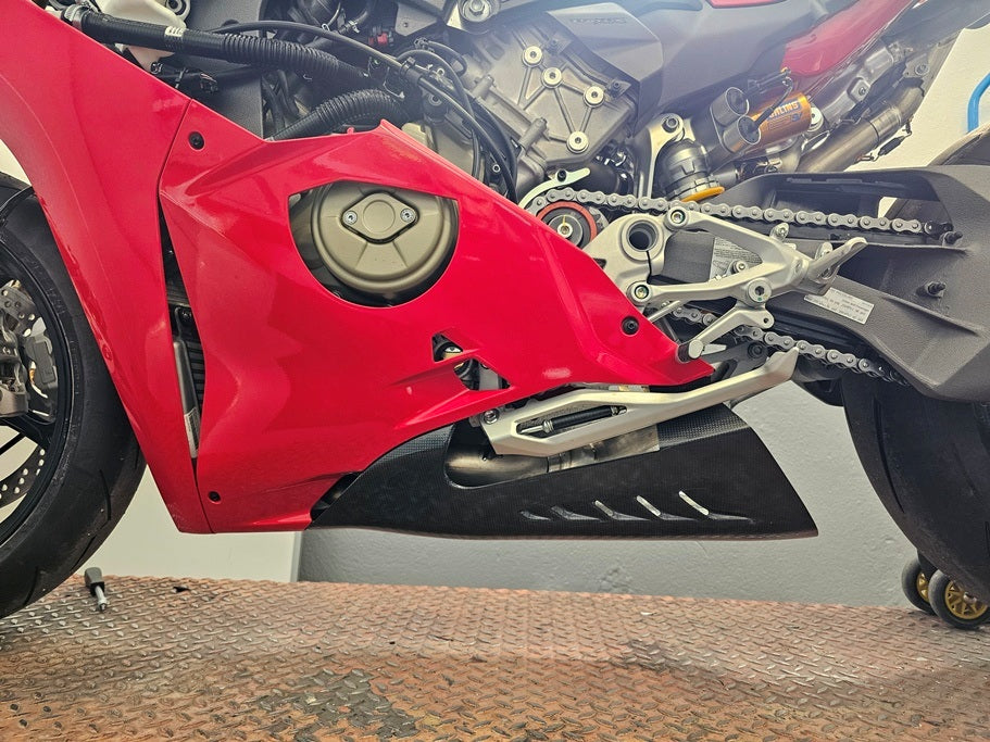 Fullsix Carbon Belly Pan - Panigale V4 2025
