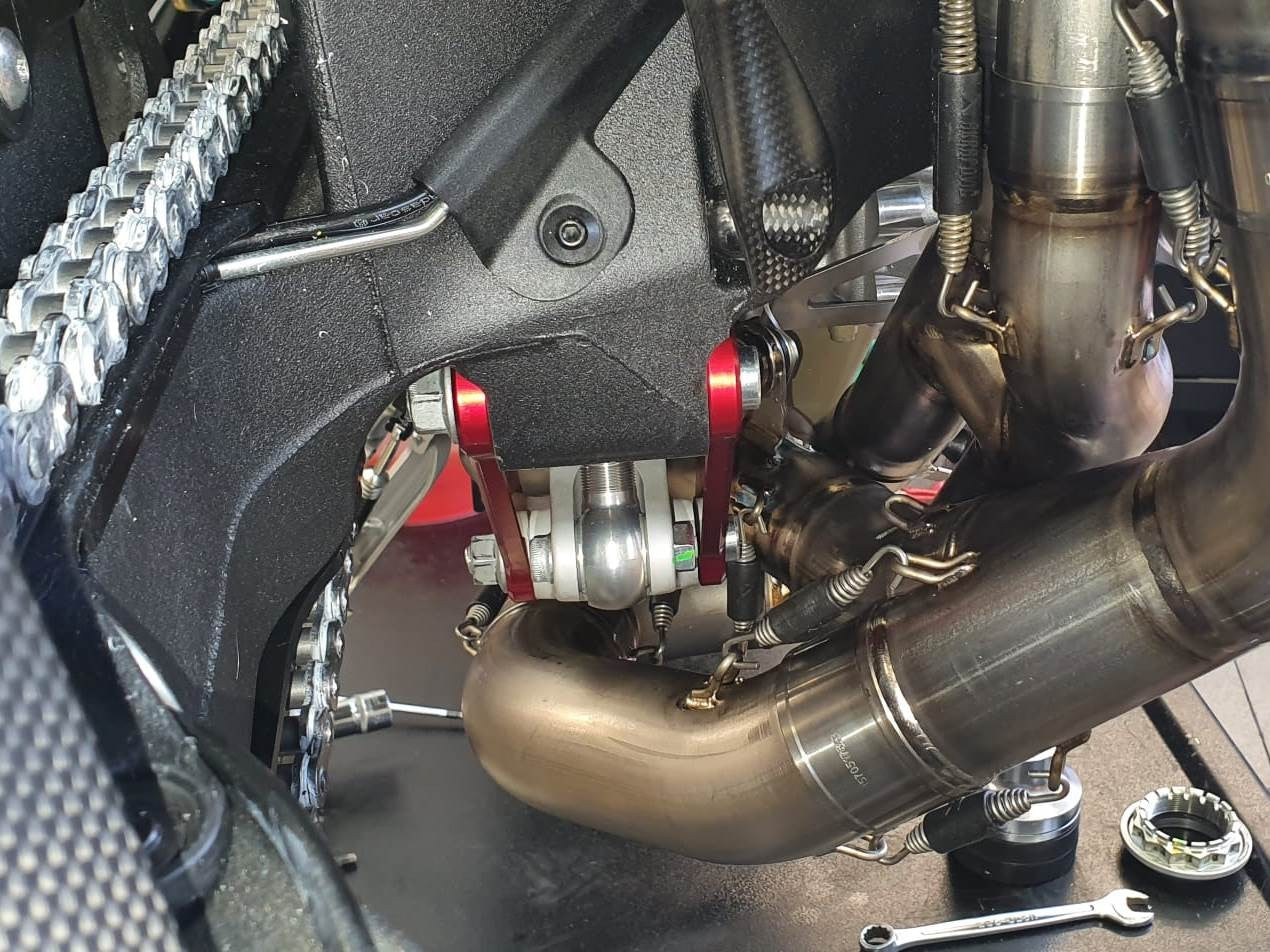 Ducabike DBK ADR07 SFV4/PAN.V4 REAR REACTION RODS 16mm. - RED