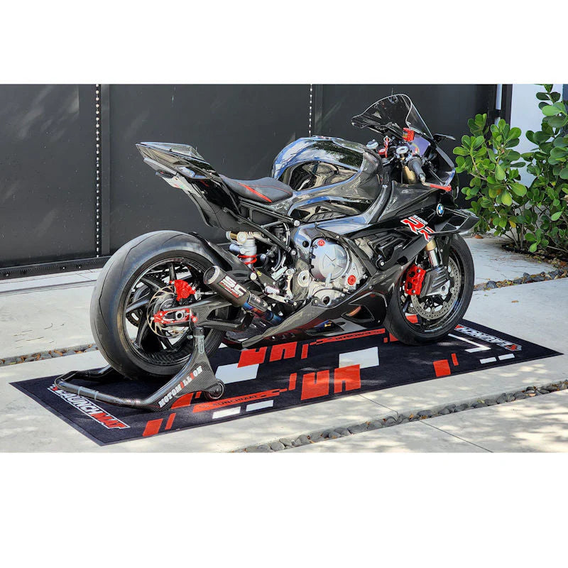 Launchmat Carpeted Paddock Garage Mat - Design 1
