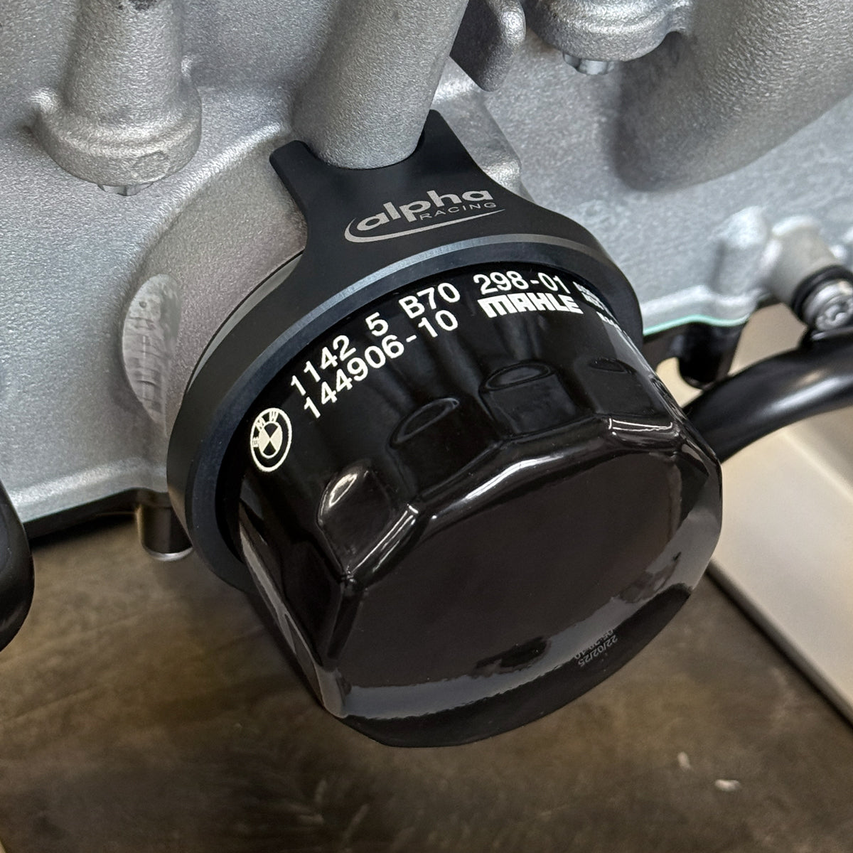 Oil filter locking clamp