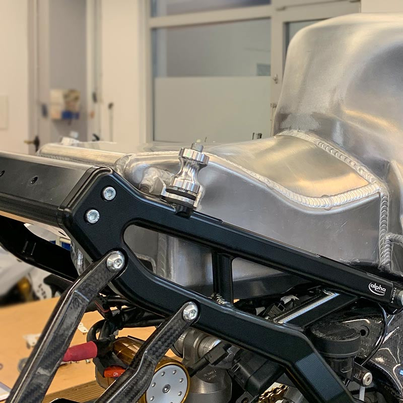 Racing fuel tank rear bracket