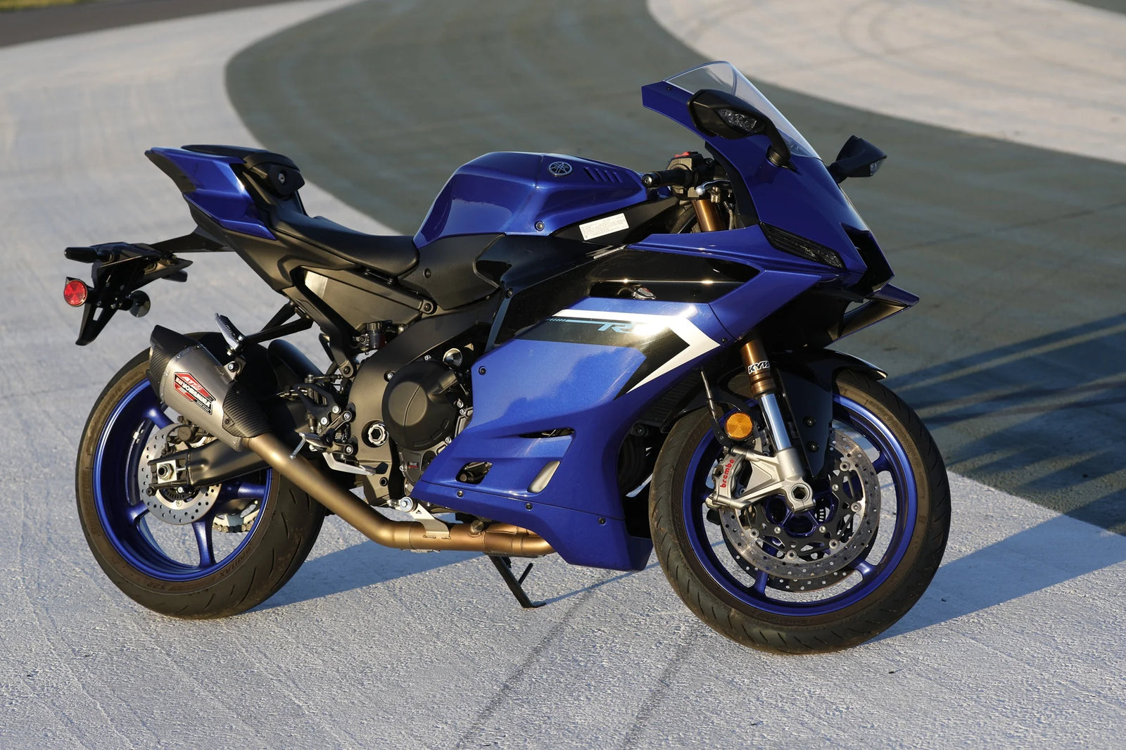 Yoshimura R9 25-26 Race AT2 Stainless Full Exhaust, W/ Stainless Muffler
