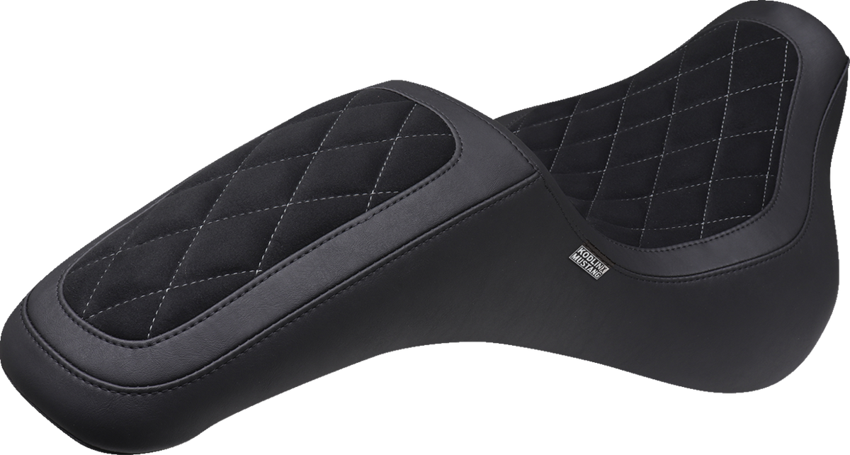 Mustang Signature Series Fastback™ - Vinyl/Alcantara® - Diamond Stitch W/ Gun Metal Thread - FX '18-'25