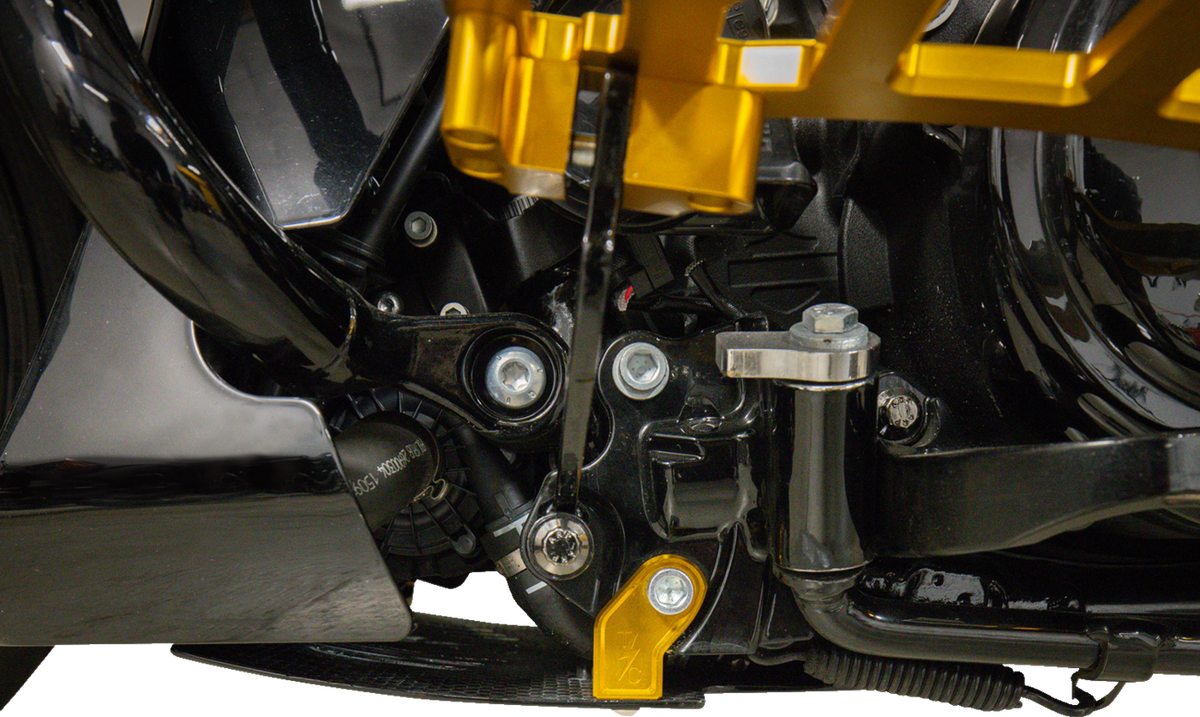 Thrashin Supply CO. Skid Plate - Carbon Fiber/Forged - With Gold Brackets - FLHX/FLTRX