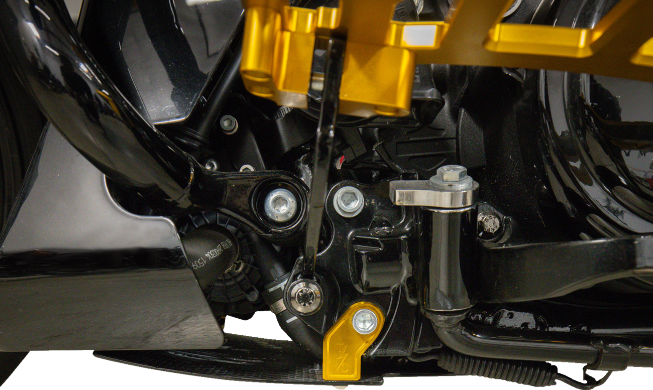 Thrashin Supply CO. Skid Plate - Carbon Fiber/Forged - With Gold Brackets - FLHX/FLTRX