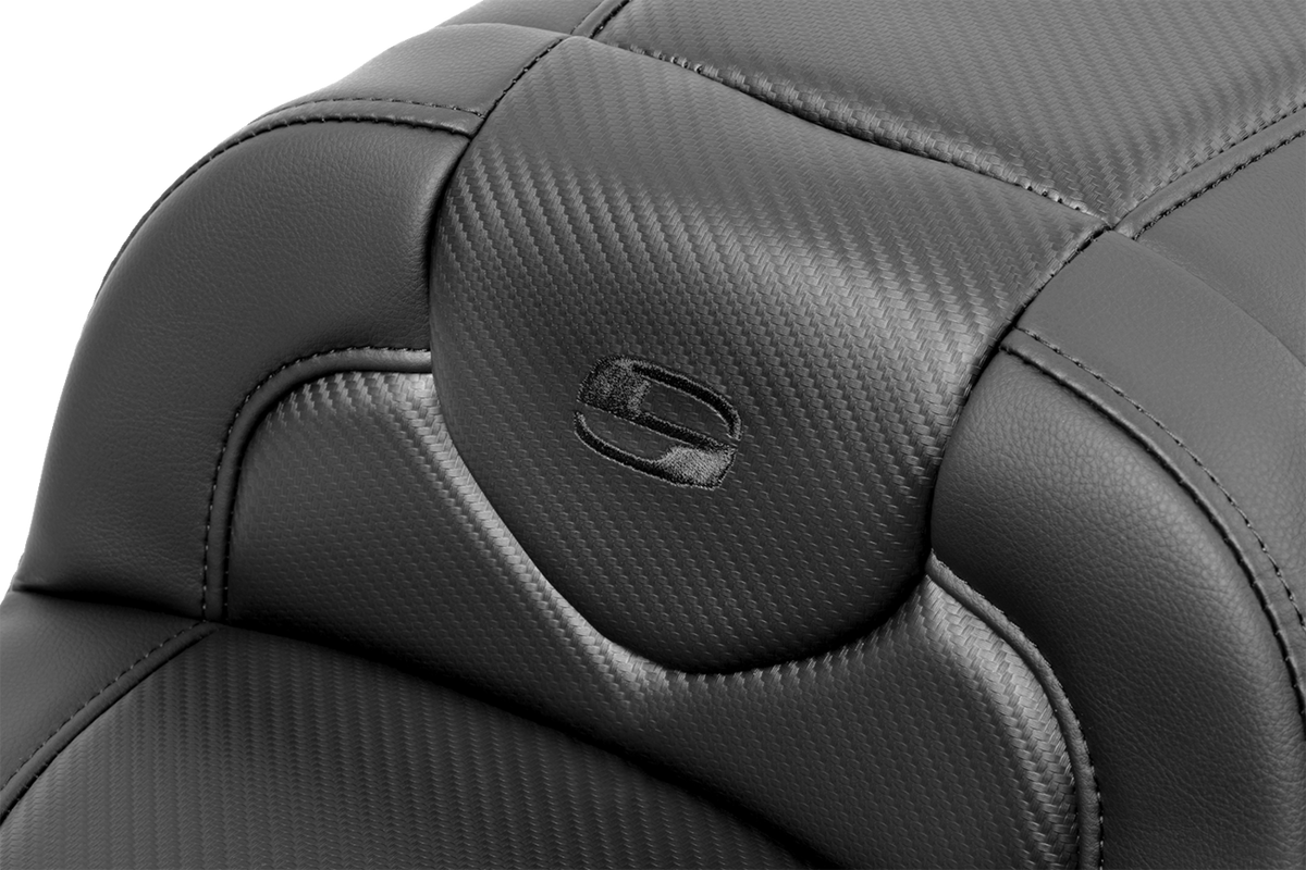 Saddlemen Roadsofa™ Extended Reach Seat - With Backrest - Carbon Fiber - FLTR/FLHX '23-'24