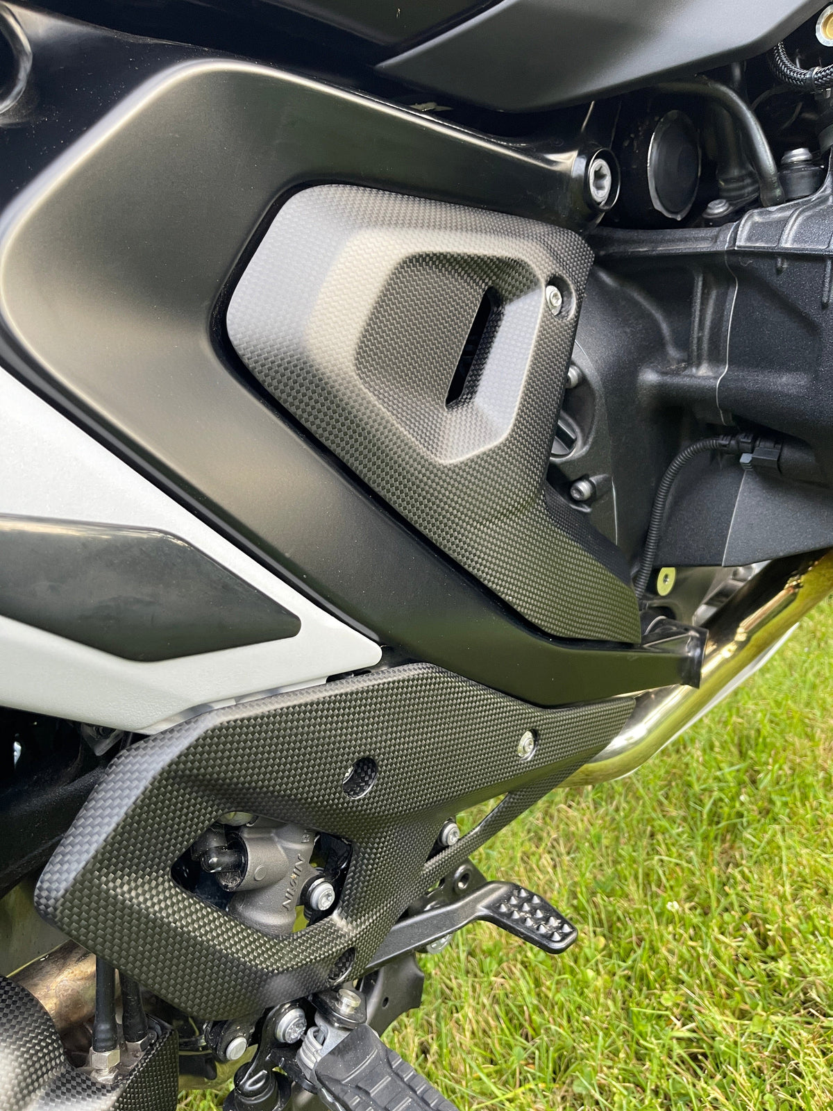 Ducabike DBK CRB182O BMW R1300GS Matt Carbon Side Panels