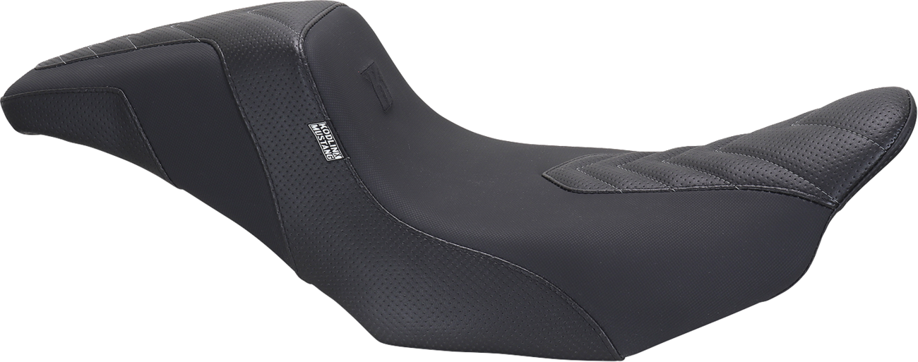 Mustang Signature Series Squareback™ Seat - Gripper Vinyl - Chevron - Gunmetal Stitch - FLH/FLT '23-'25