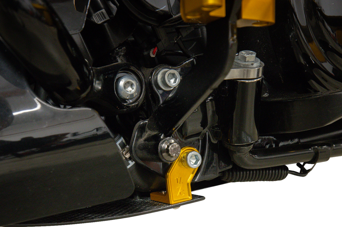 Thrashin Supply CO. Skid Plate - Carbon Fiber/Gloss - With Gold Brackets - FLHX/FLTRX