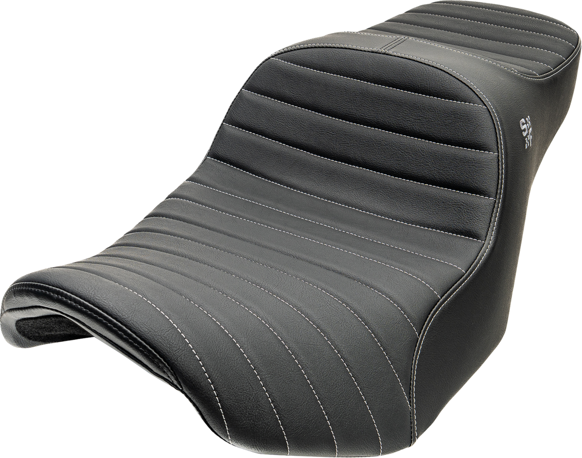Slyfox Chariot Seat - Silver Classic Stitch - Silver Logo - FLH/FLT '09-'23.5