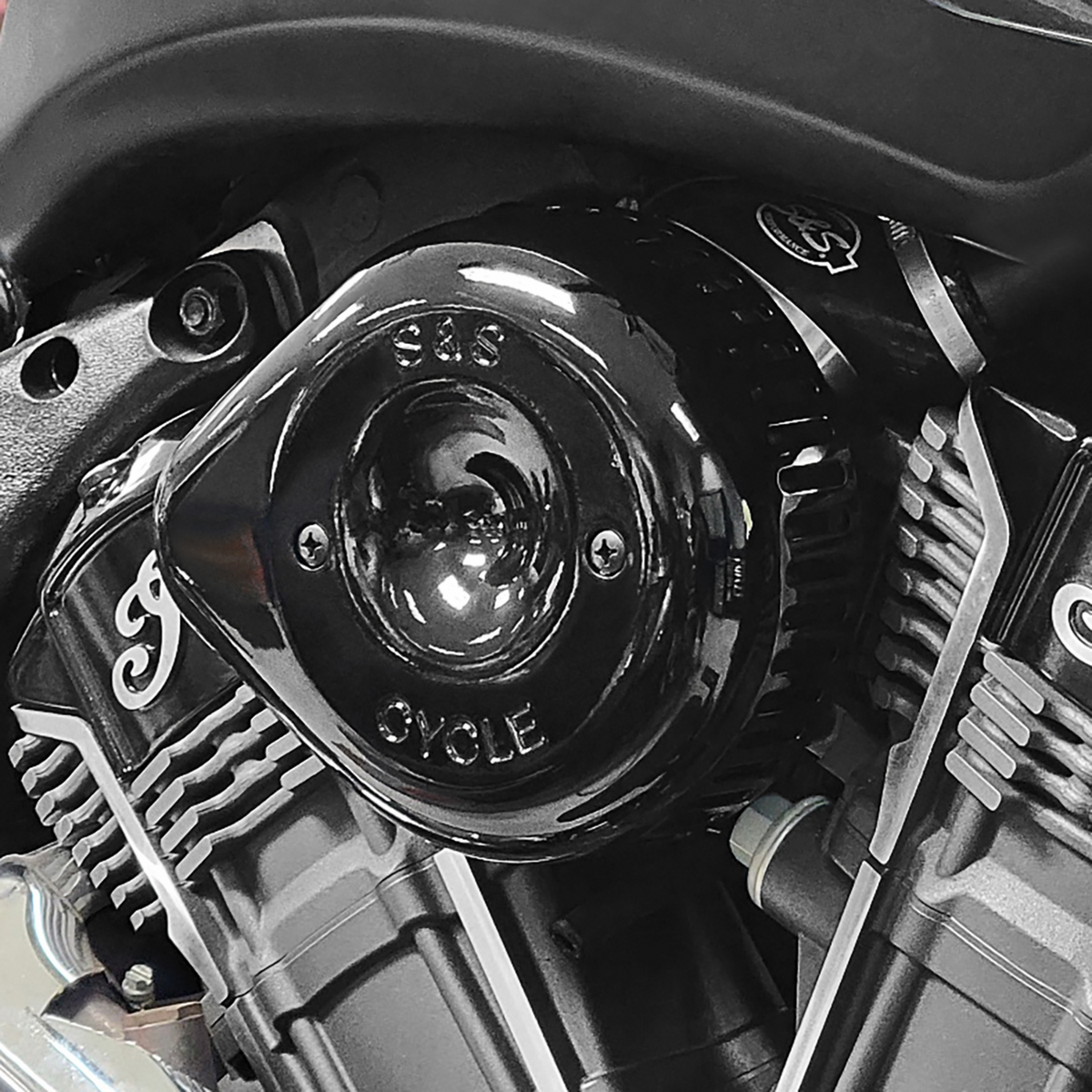 S&S Cycle Stealth Air Cleaner Kit With Cover