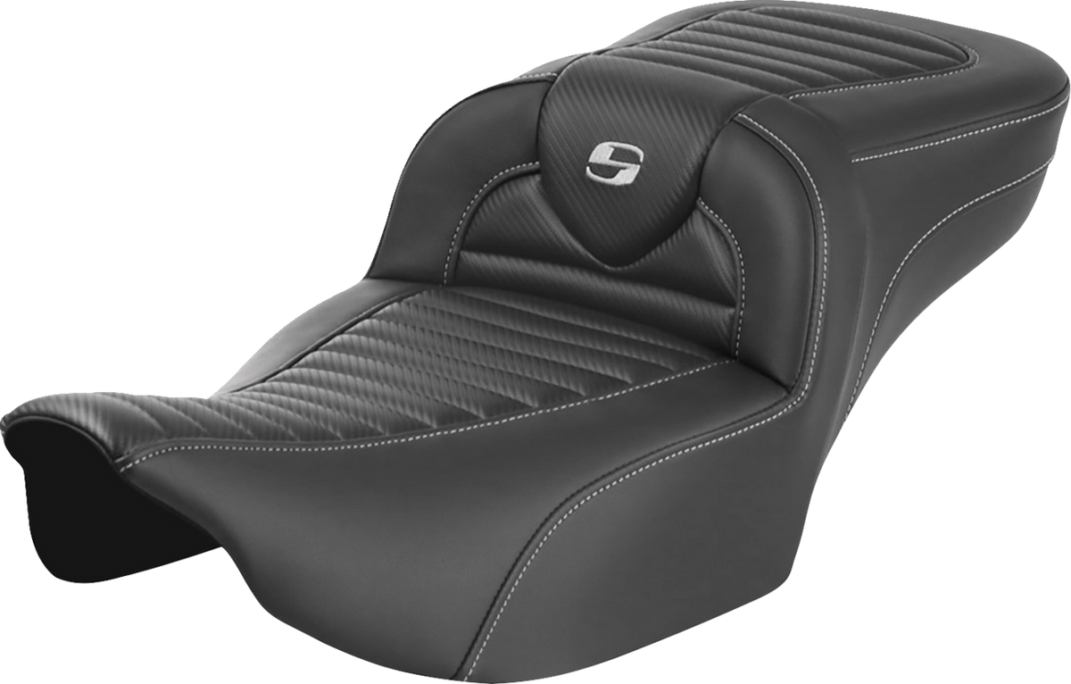 Saddlemen Roadsofa™ Extended Reach Seat - Without Backrest - Tuck-N-Roll - Carbon Fiber - FLTR/FLHX '23-'24