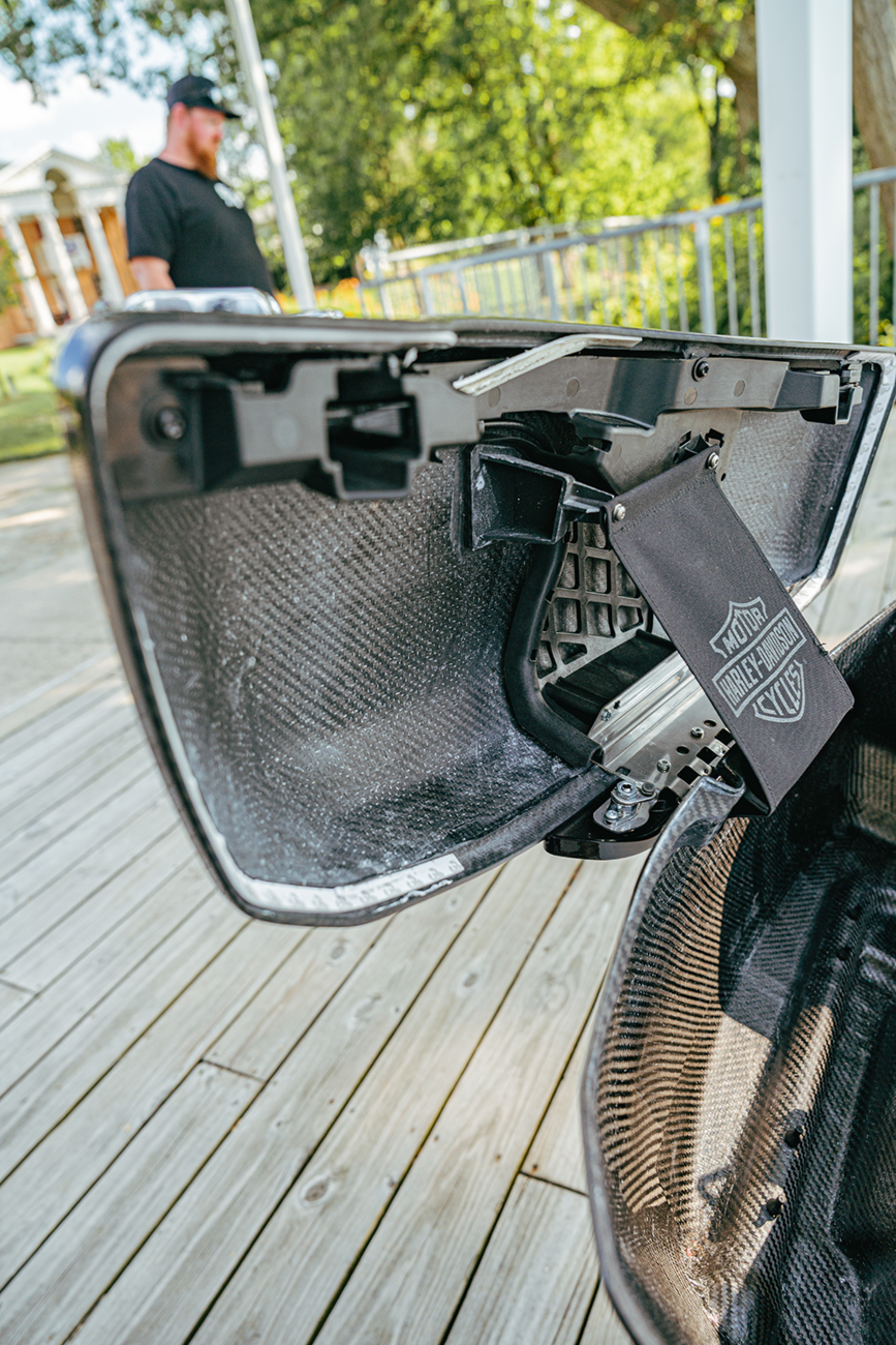 Slyfox Saddlebag Lids - Carbon Gloss - FL '24-'25
