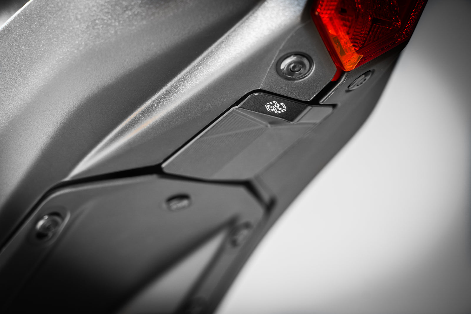 Gilles Tooling Race Cover Kit, Black