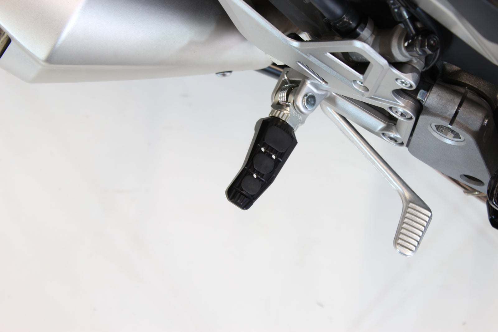 Gilles Tooling Replacement Footrests Touring, Pillion, Black