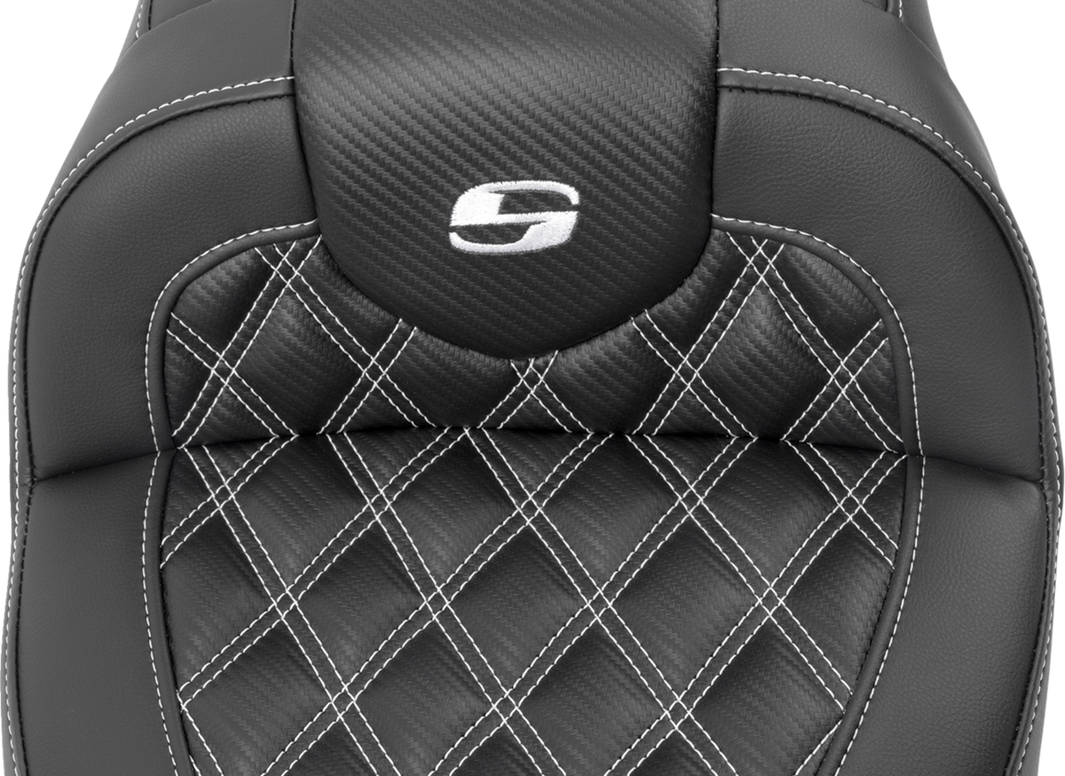 Saddlemen RoadSofa™ Seat - With Backrest - Carbon Fiber - Lattice Stitch - White Stitch - FLTR/FLHX '23-'24