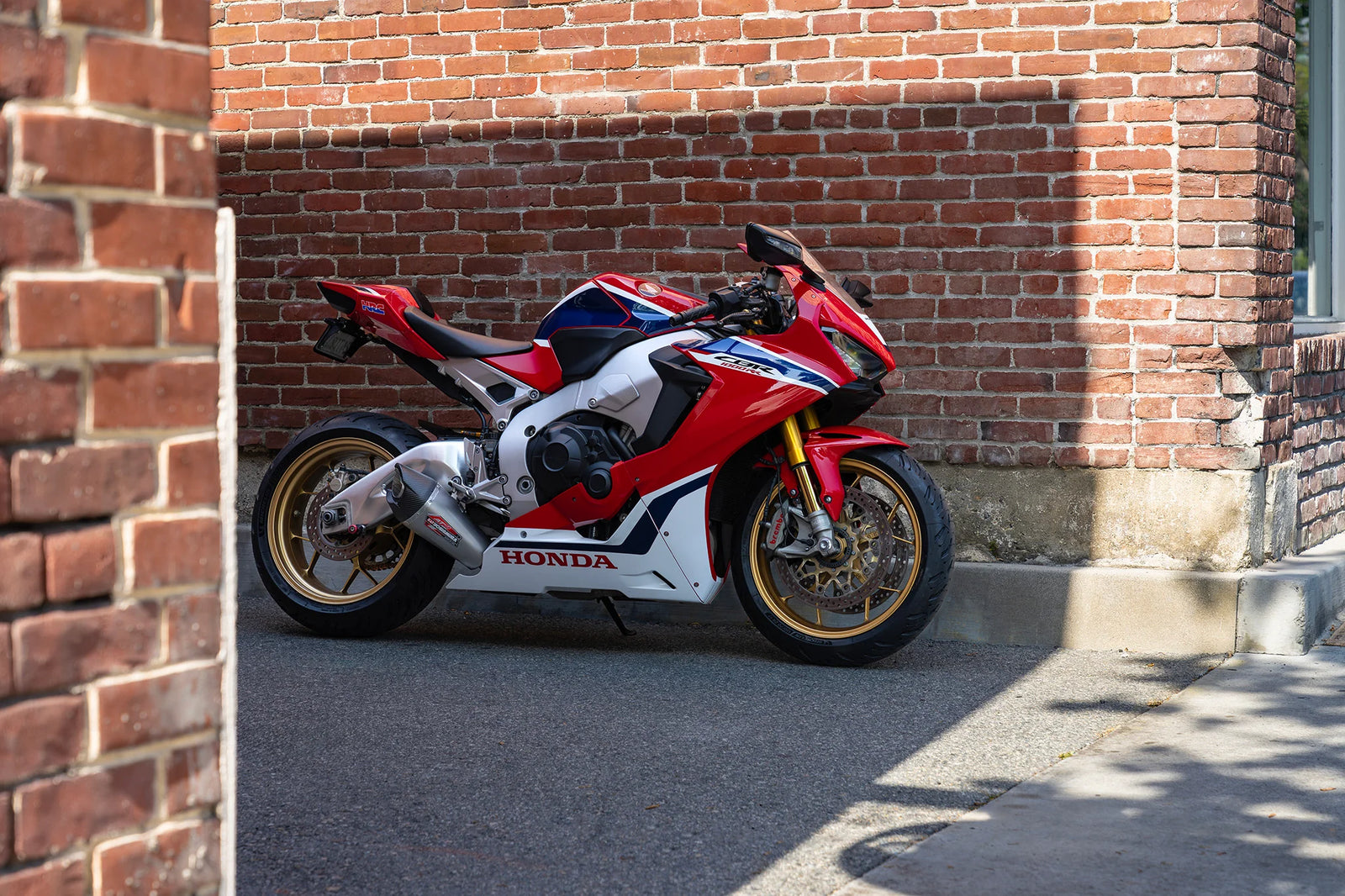 Yoshimura CBR1000RR/SP/SP2 17-26 AT2 Stainless Slip-On Exhaust, W/ Stainless Muffler