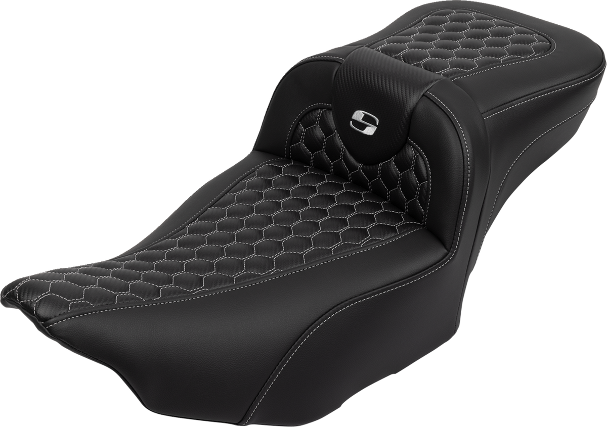 Saddlemen Roadsofa™ Extended Reach Seat - With Backrest - Honeycomb - Silver Stitch - FLTR/FLHX '23-'24