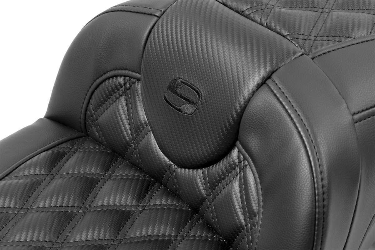 Saddlemen Roadsofa™ Extended Reach Seat - With Backrest - Carbon Fiber - Lattice Stitch - FLTR/FLHX '23-'24