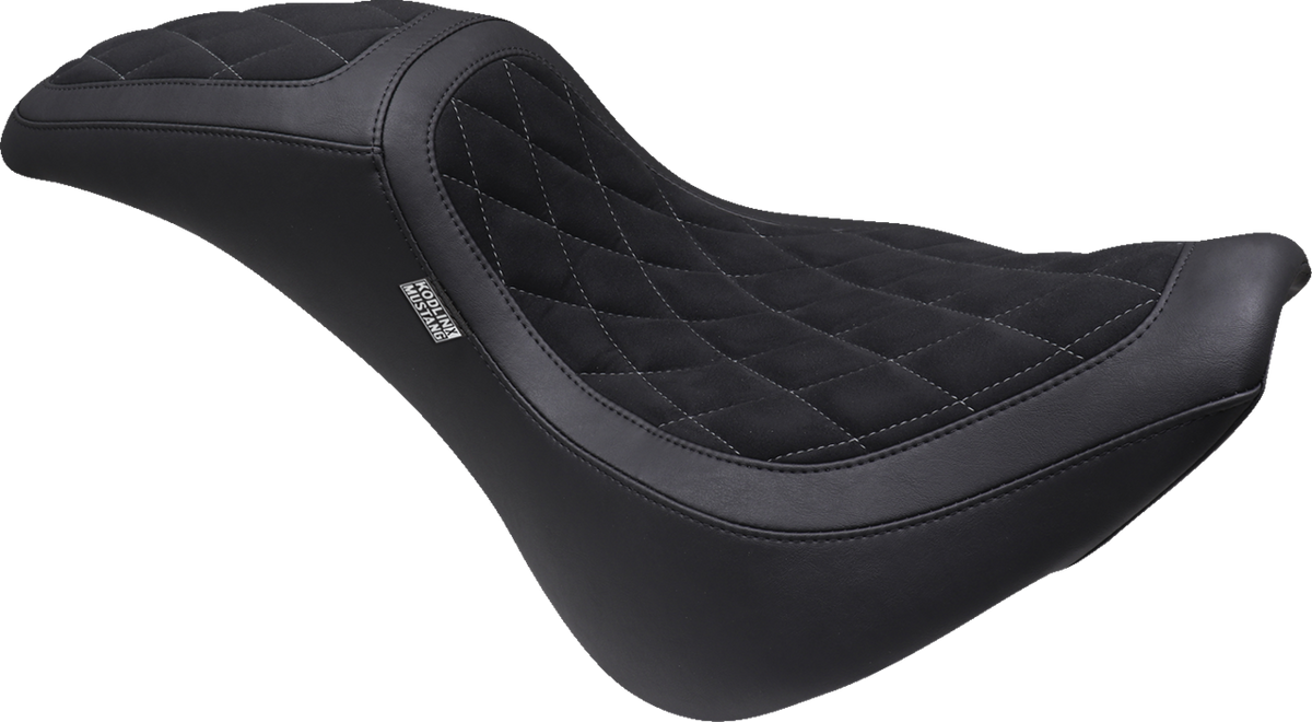 Mustang Signature Series Fastback™ - Vinyl/Alcantara® - Diamond Stitch W/ Gun Metal Thread - FX '18-'25